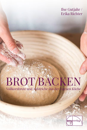 Ilse Gutjahr und Erika Richter - Brot backen